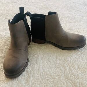 Sorel Women’s Chelsea boots, size 10